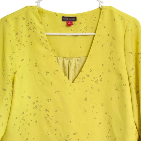 🔥 HOST PICK 🔥 Vince Camuto Printed V-Neck 3/4-Flutter Sleeve Blouse Yellow S - Picture 3 of 6